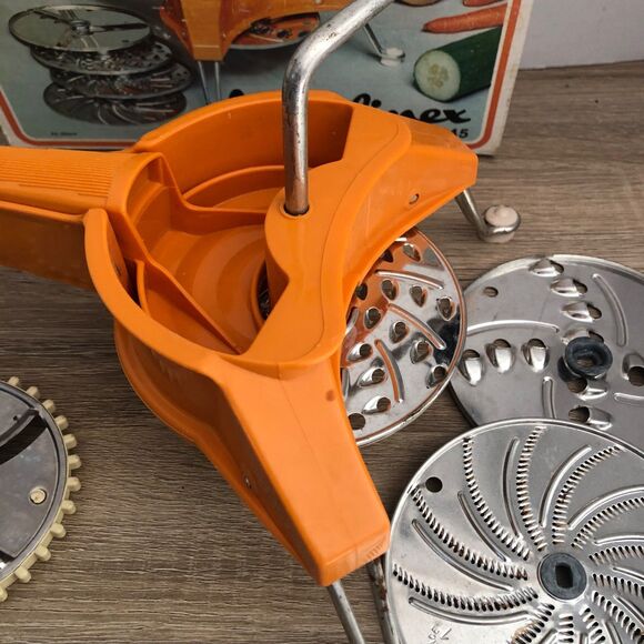 Vintage Moulinex Moulin-Julienne Food Processor Five Interchangeable Blades - Picture 4 of 8